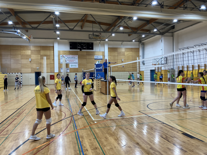 Občinsko tekmovanje v odbojki za st. učenke (letnik 2008 in ml.)